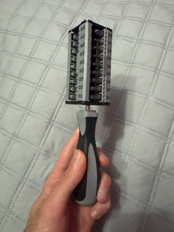 Фигурная отвертка с набором насадок 2