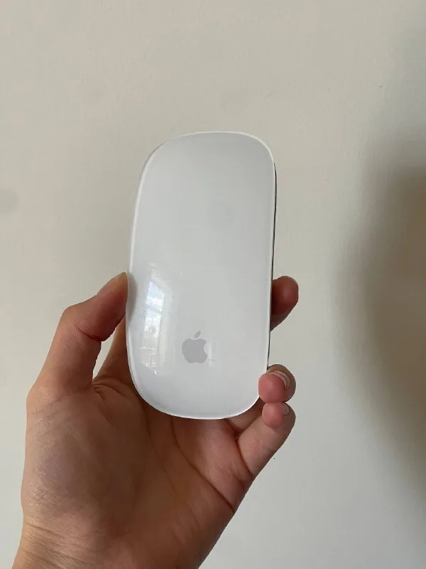 Apple AirPods 3, Magic Mouse 3 1