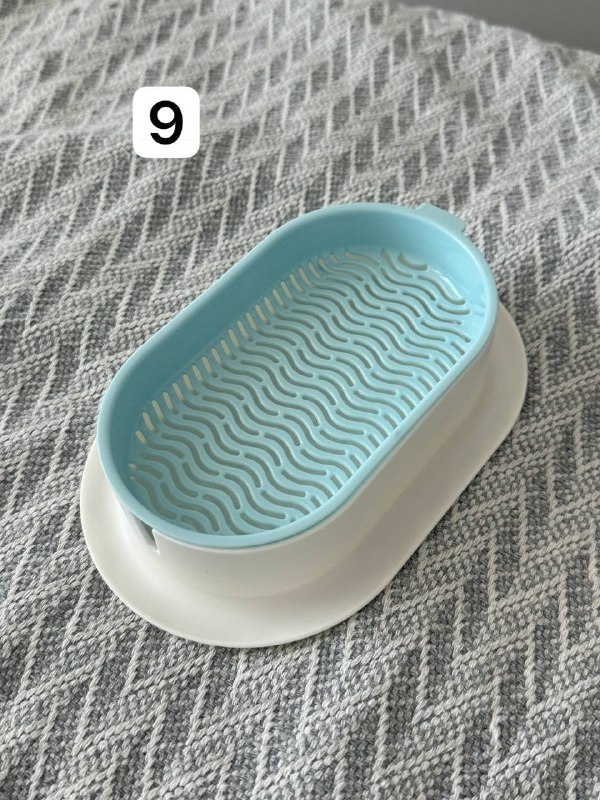 Переноска, коврик-лежанка, когтеточка, игрушка, свитер, набор игрушек, паровая щетка, совок, горшок 9