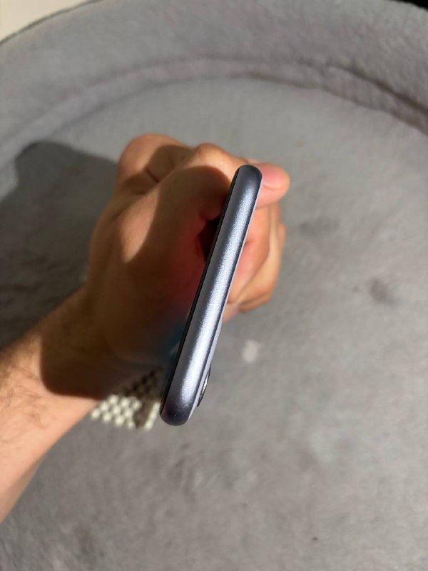 Продам 11 айфон 5