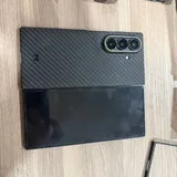 Samsung Z Fold 7, Galaxy Watch Ultra, чехол 4
