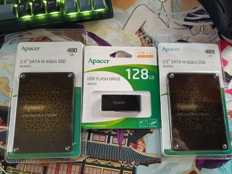 Два SSD 480 ГБ, флешка 128 ГБ