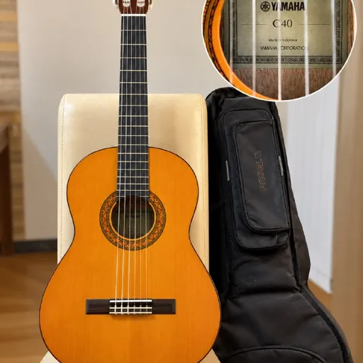Klasična gitara Yamaha C40 sa futrolom