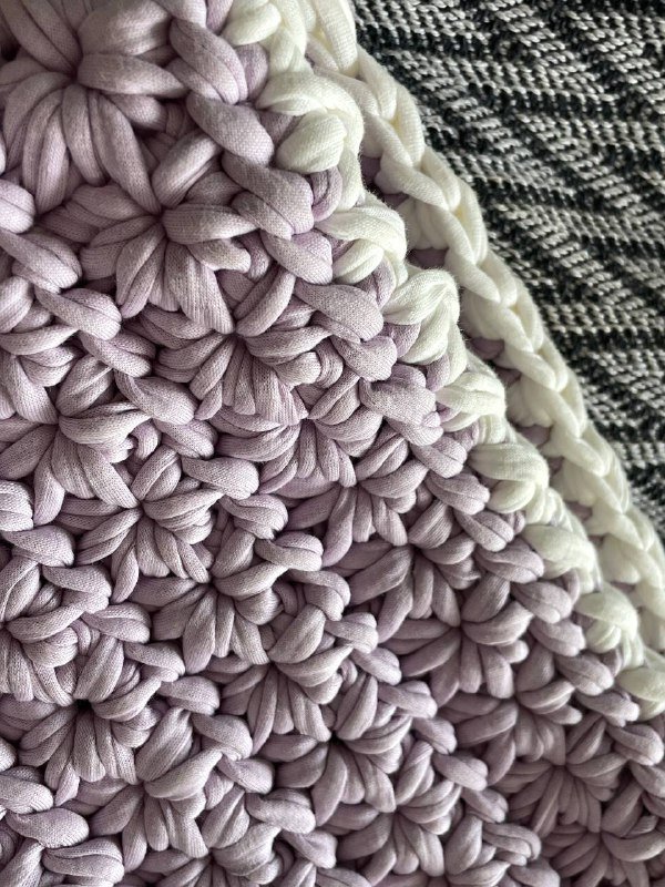 Вязаная сумка фиолетово-белая ручная работа 4