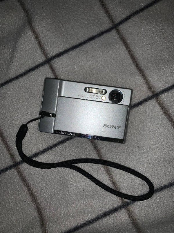 Nintendo Switch Pro Controller, Фотоаппарат Sony Cyber-shot DSC-T30