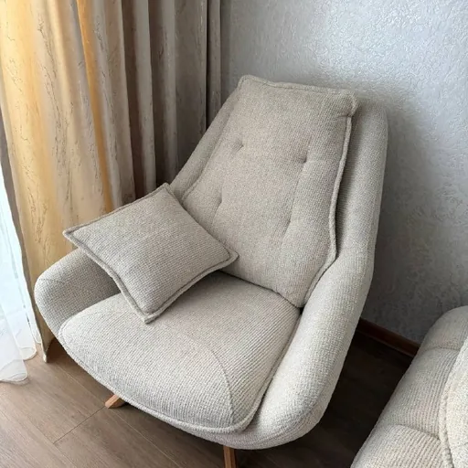 Новое бежевое кресло