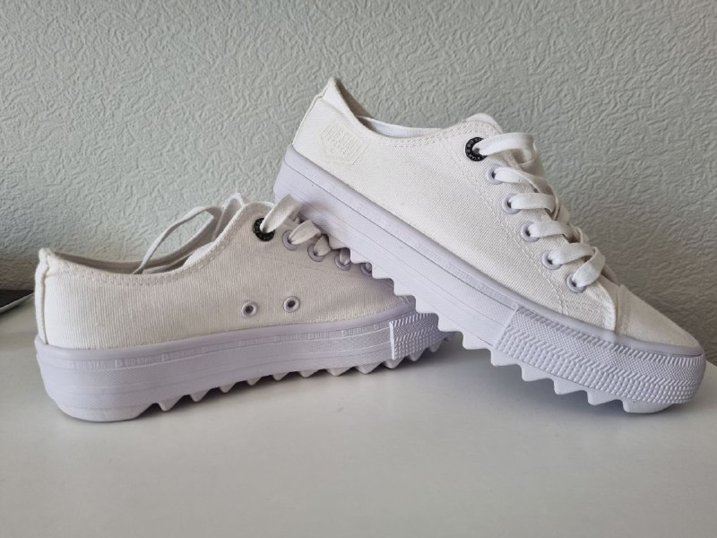 Big Star white sneakers size 37 3