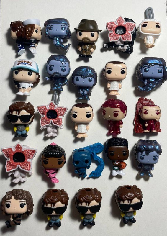 Фигурки из Киндер Джой Stranger Things