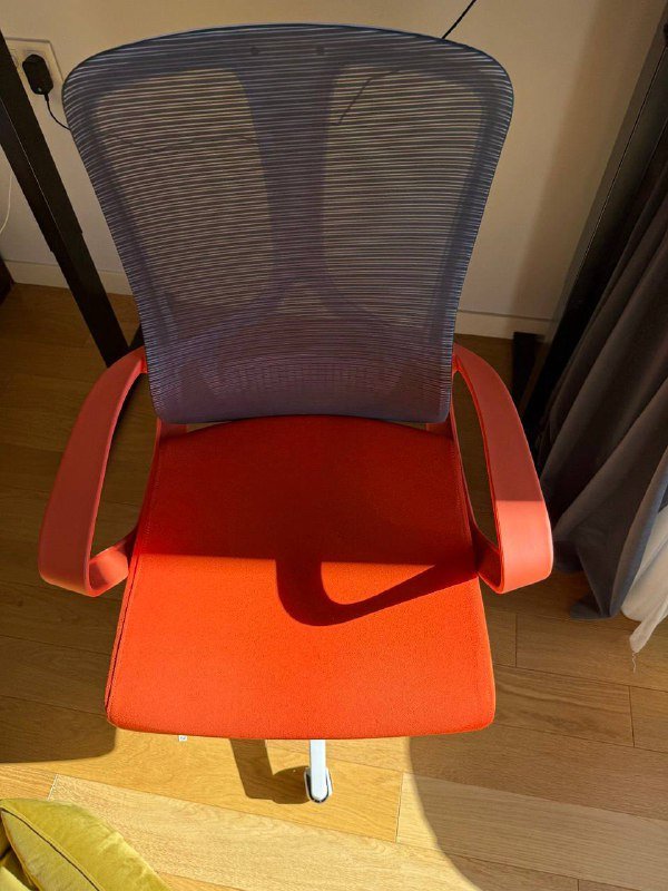 Регулируемый рабочий стол с электроприводом, стул в подарок 2