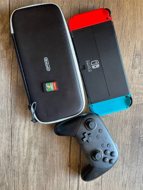 Nintendo Switch с играми, чехлом и джойстиком 2