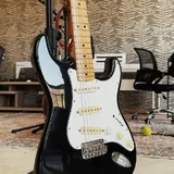 Fender Stratocaster, цифровое пианино NUX NPK-20, DJ-контроллер Pioneer DDJ-FLX4 4