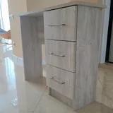 Столик с выдвижными ящиками 2