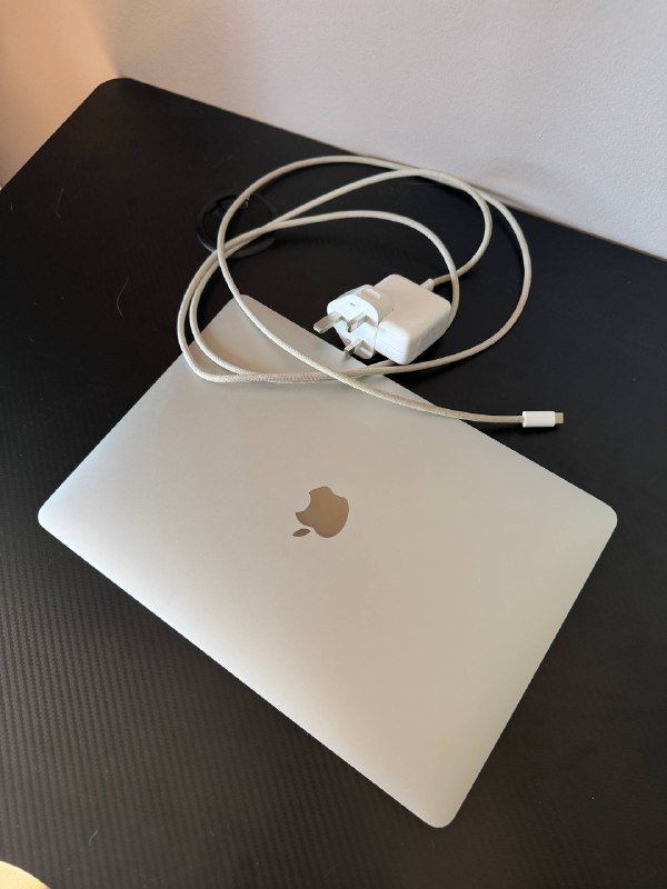 Macbook Air 13” M1 Silver 8/256