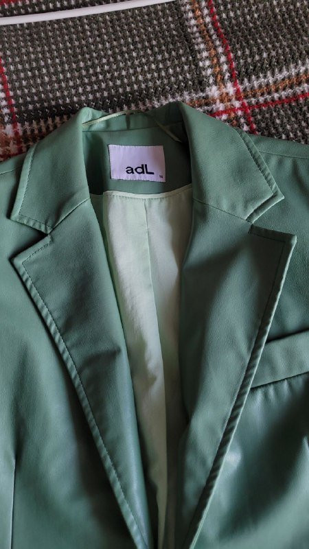 Пиджак из мягкого кожзама размер M 3