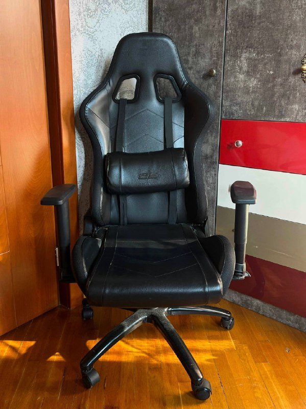 Игровой стул с RGB подсветкой 2E OGAMA RGB Black