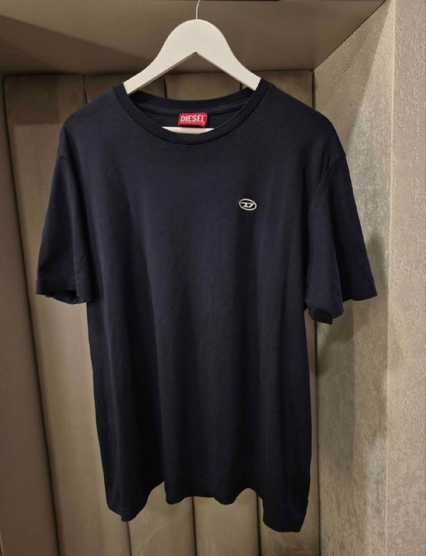 Бомбер Diesel, куртка кожаная Diesel, куртка Barney's originals, пальто Project Foce, куртка Chevirex, футболка Diesel, кеды Converse и Diesel 7