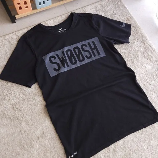 Спортивная футболка Nike Swoosh
