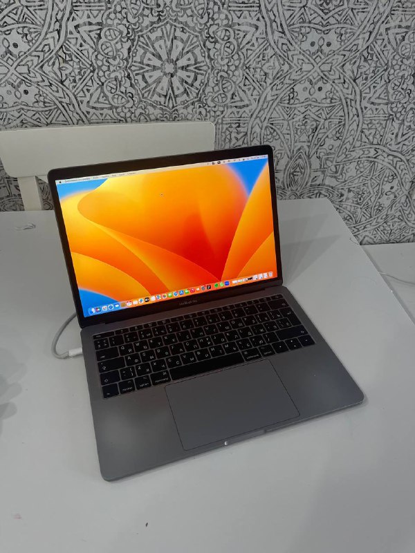 Mac Book Pro 2017 Intel core i5 8GB 250GB