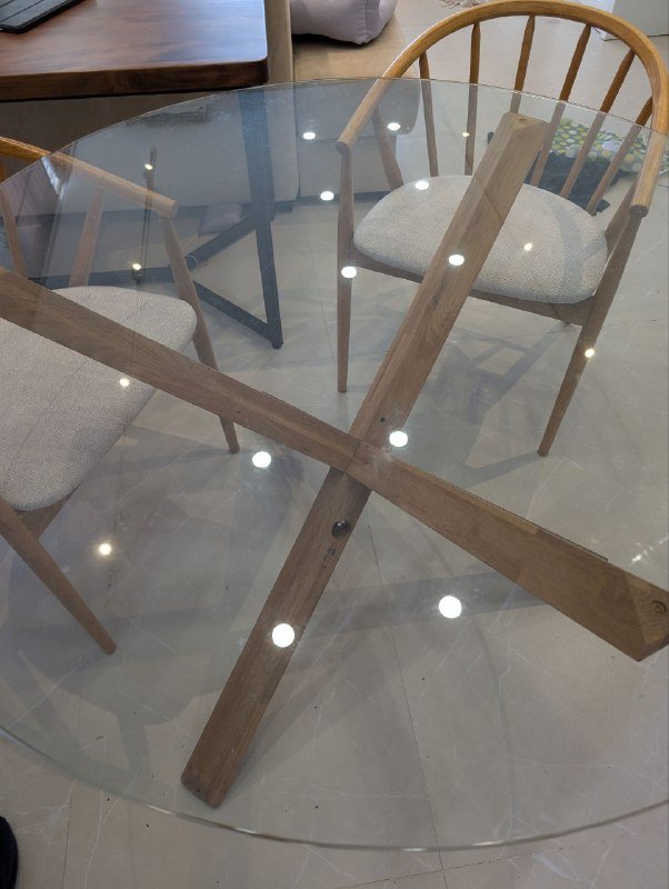 Стеклянный стол и два стула