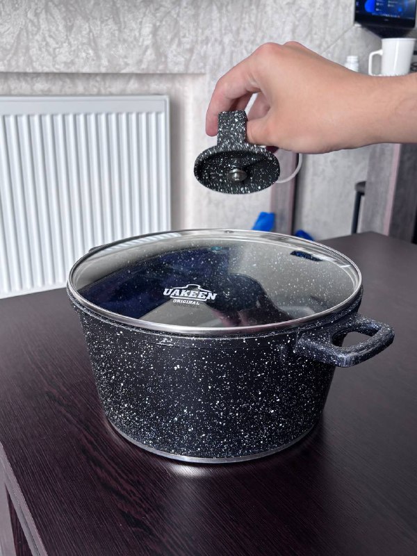 Кастрюля 4,5л с крышкой 3