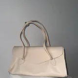 Сумки Meráki, Karl Lagerfeld, ARNY PRAHT, плетёная; босоножки St. Agni, LIMÉ 1
