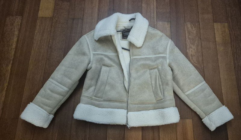 Дубленка Waikiki, джинсовка Stradivarius, спортивные штаны Adidas, платье Zara