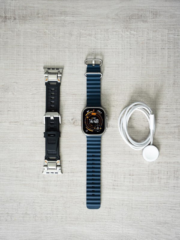 Apple Watch Ultra 2, 2 ремешка, зарядное