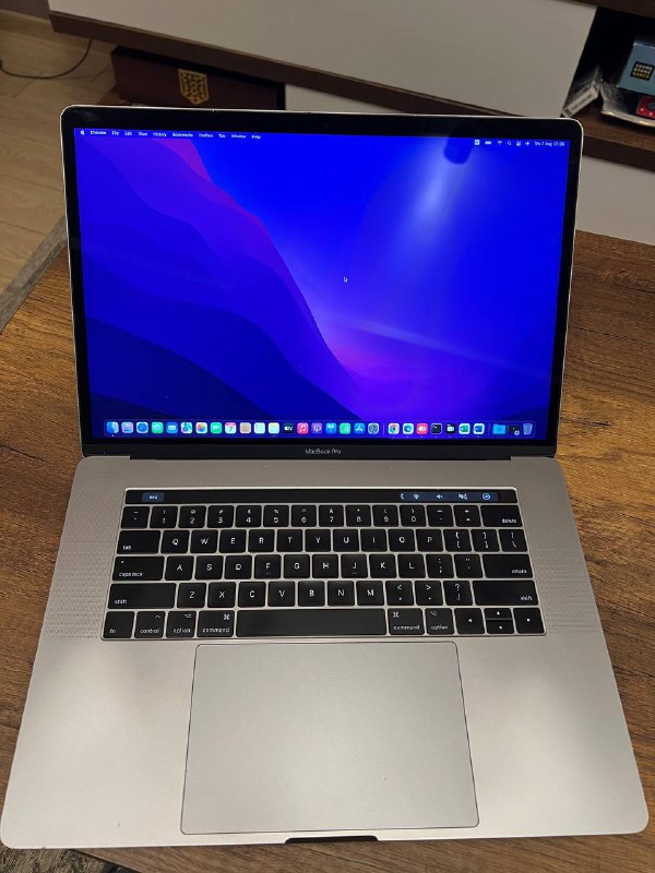 MacBook Pro 15 inch i7 16GB 256GB SSD
