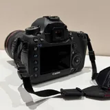Canon EOS 5D Mark III с объективом EF 24–105mm f/4L IS USM 2