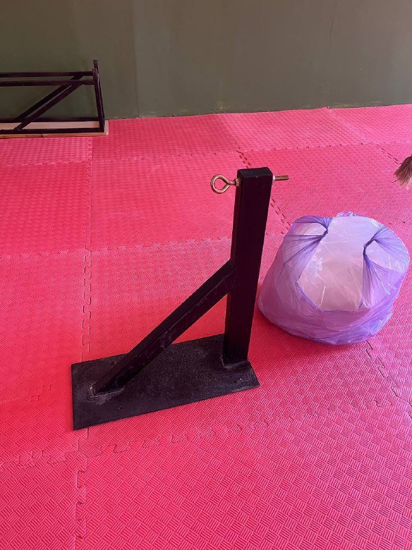 Холодильная витрина, свадебное платье, клеёнка, кронштейн, чехлы на айфон, слюнявчик, крепление для игрушек 3