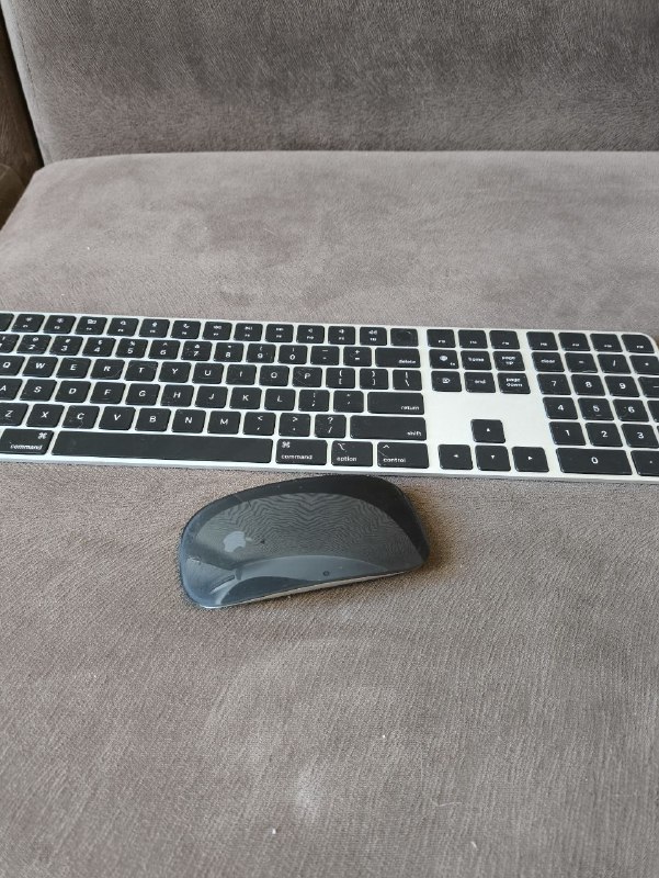 Mac studio m1 max 64gb, Lenovo Thinkpad P15s, клавиатура Apple, монитор Samsung, Mi Band 8, усилитель WiFi Xiaomi, веб-камера Logitech, клавиатура, подставка под ноутбук, когтеточка 3