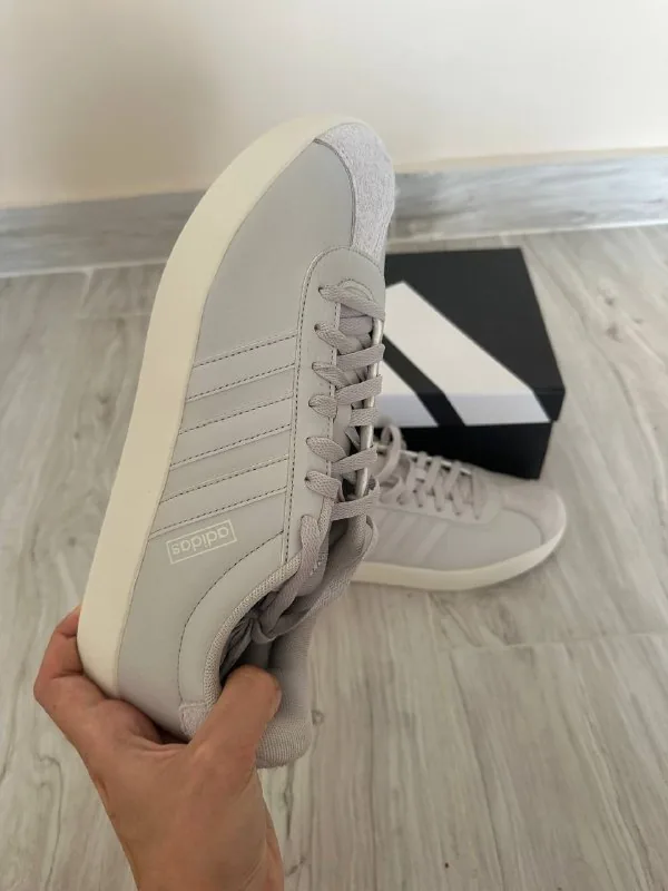 Кроссовки Adidas 1