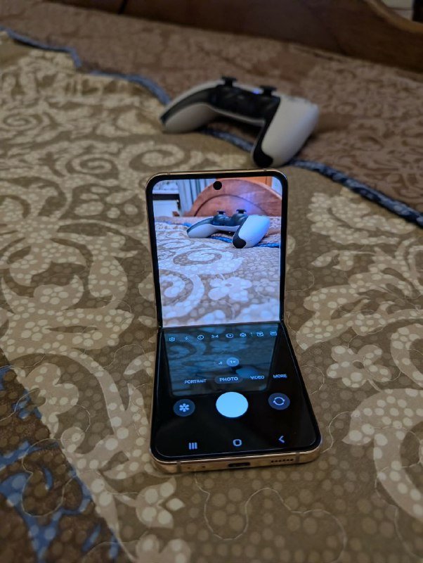 Samsung Galaxy Z Flip 4 5