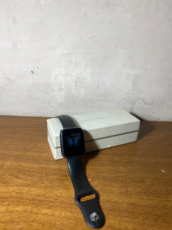 Smart watch in good condition, works well 2
