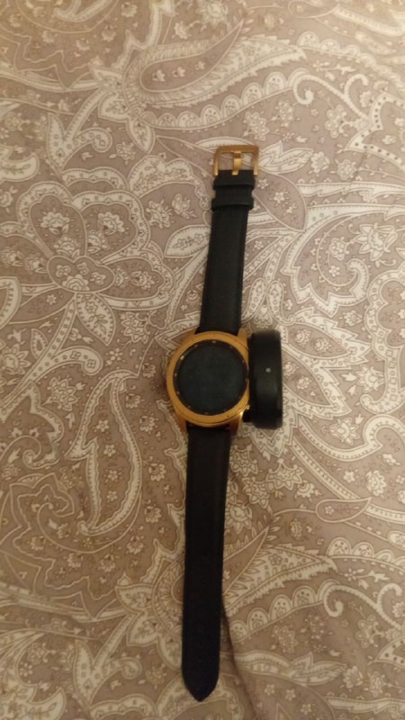 Galaxy Watch с NFC и беспроводной зарядкой