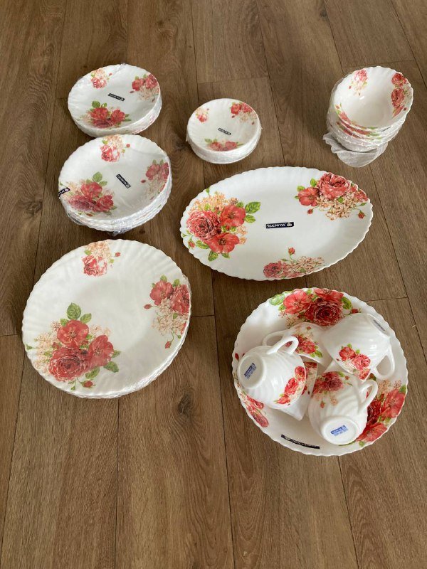 Кожаная куртка Armani Jeans, шубы из норки и бобра