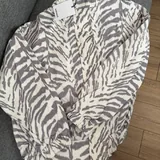 Джинсовые куртки и жакет-бомбер Boohoo, ARRANGE, Calvin Klein 6