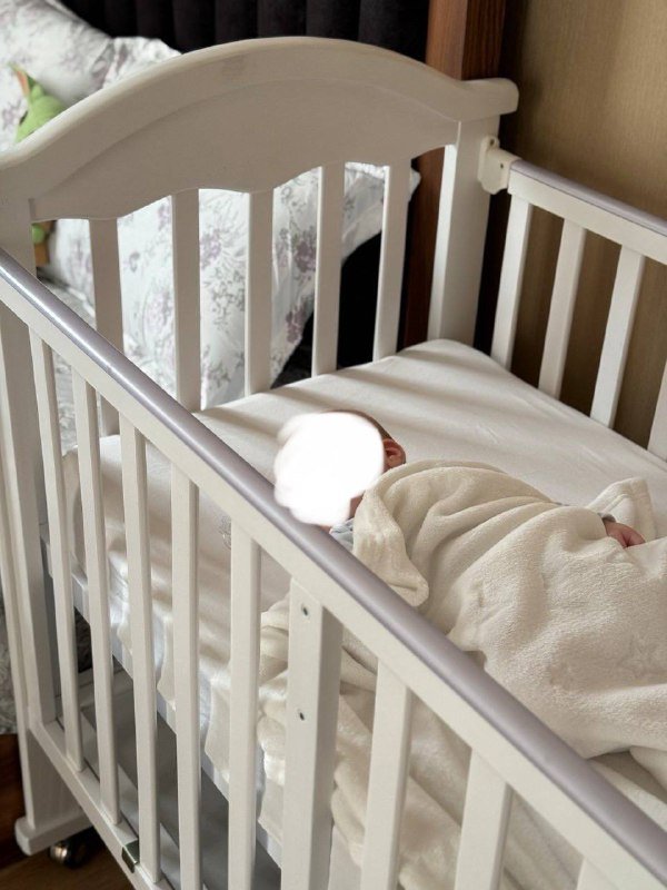 Детская кроватка с матрасом