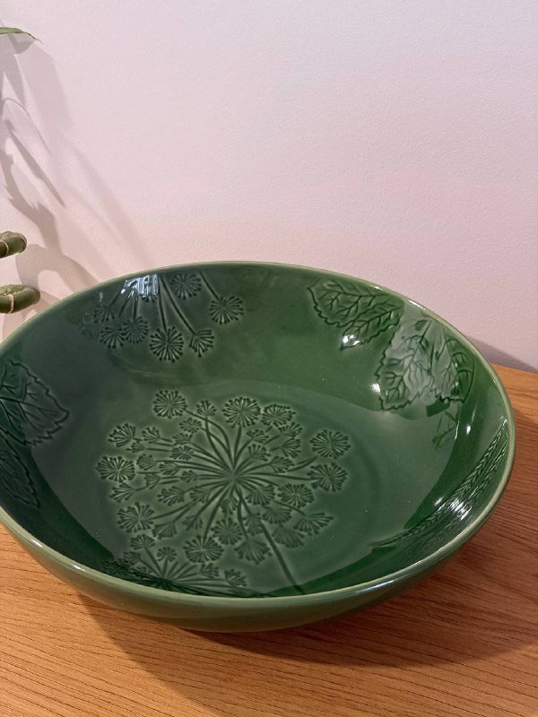 Зеленое блюдо, комплект тарелок и пиала 3