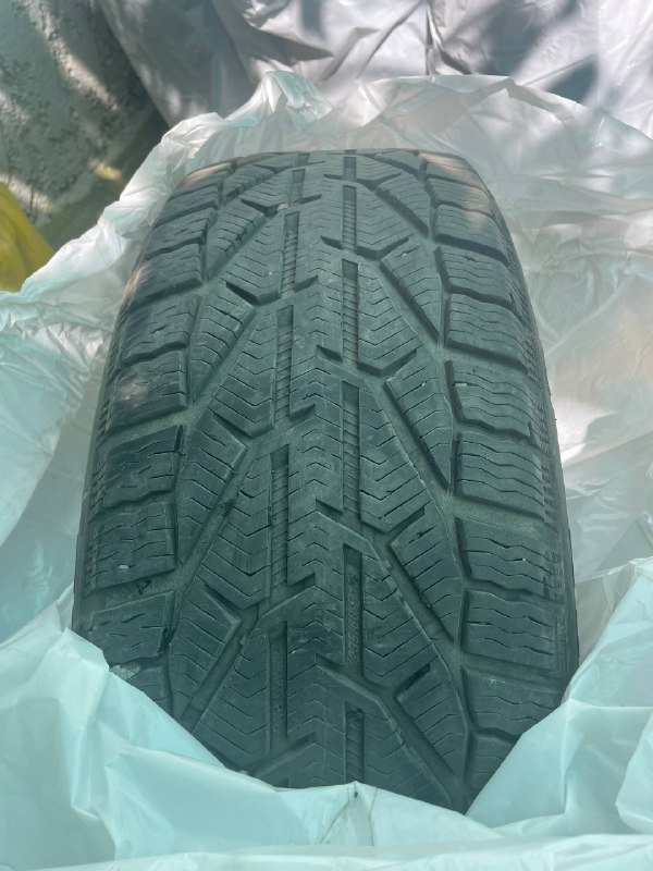 Зимние колеса 235-60 R18 2021 года 3