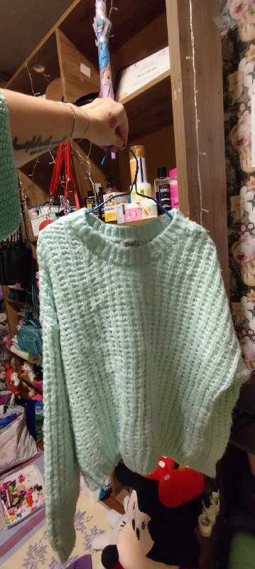 Вещи женские: кофты, джинсовая куртка, юбка 3