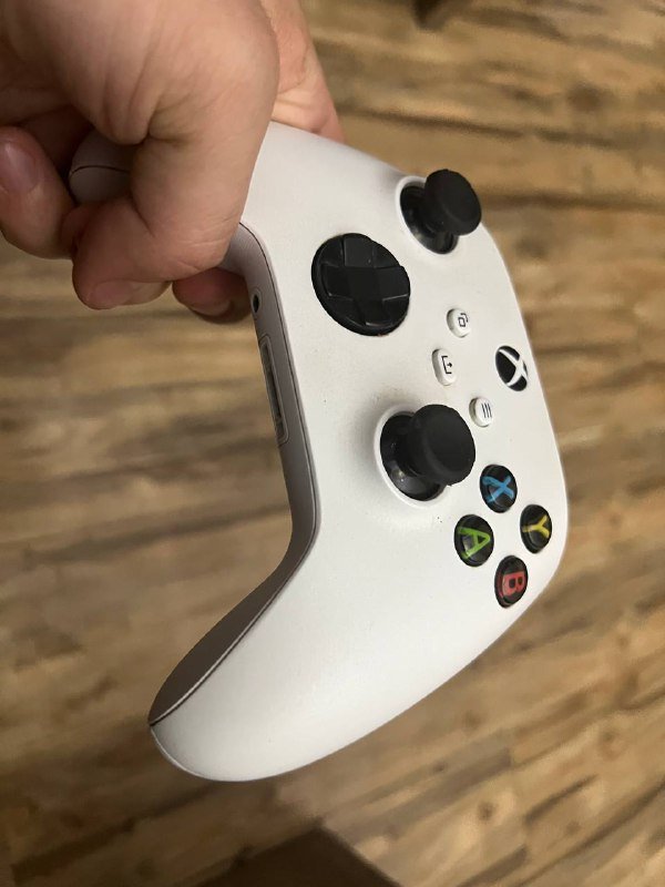 Геймпады Xbox Series S/X и Nintendo Switch 6