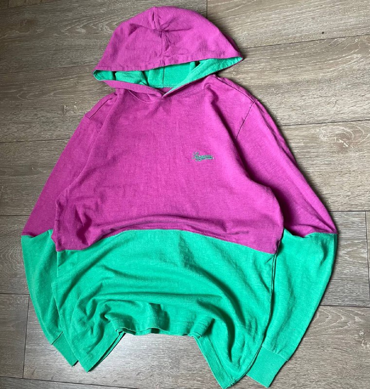 Supreme hoody size M-L 2