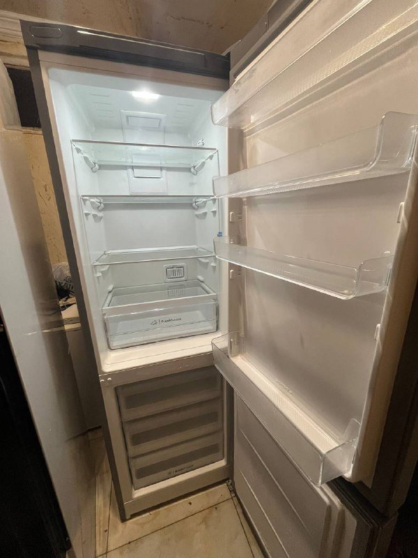 Холодильник Indesit 3