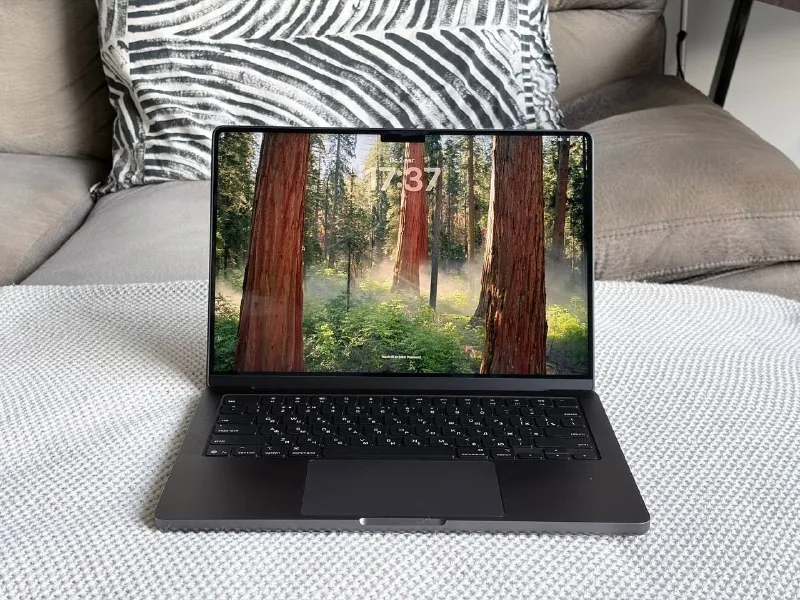 MacBook Pro 14" M5 24 GB 1 TB 1
