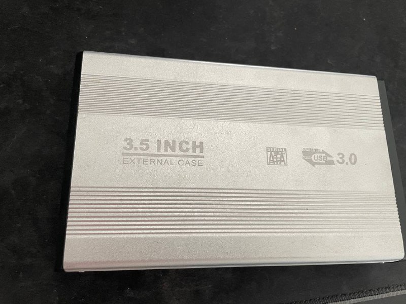 Студийные мониторы, изоляционные подкладки, стойки под мониторы, внешний HDD, аудио кабель, электрогитара, измерительный микрофон 5