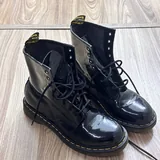 Сапоги Saga Fox, Dr. Martens и Michael Kors 1