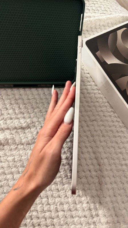 iPad Air 5 (M1, 64GB, Wi-Fi) с чехлом 8