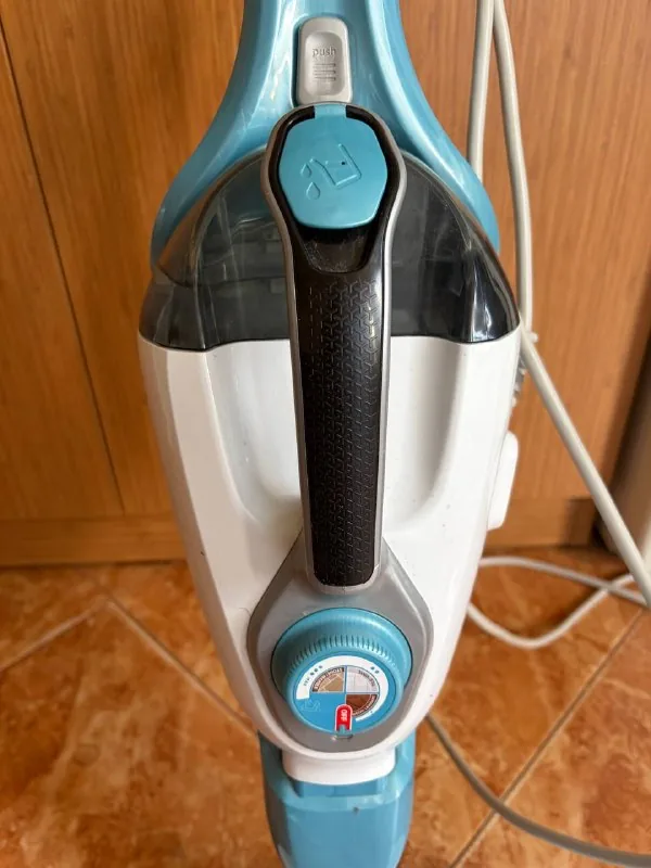 Паровая швабра Black+Decker Steam-Mop SteaMitt 1