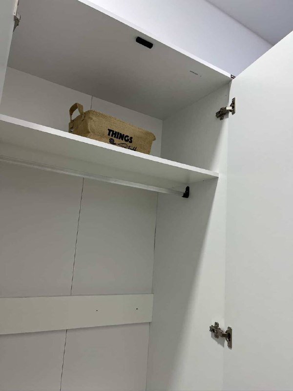 Шкаф, стол со стульями 3